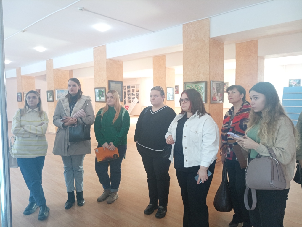 Студенты 3 курса посетили выставку в Педагогическом институте им. В. Г. Белинского ПГУ «За Волгой для нас земли нет»